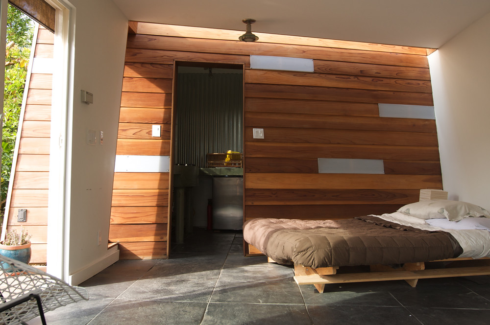 Neu gefliestes Badezimmer nach der Sanierung